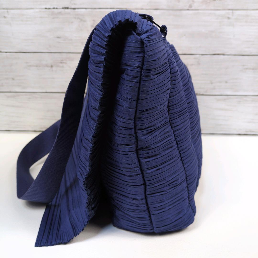 プリーツプリーズ メッセンジャーバッグ ショルダーバッグ イッセイミヤケ