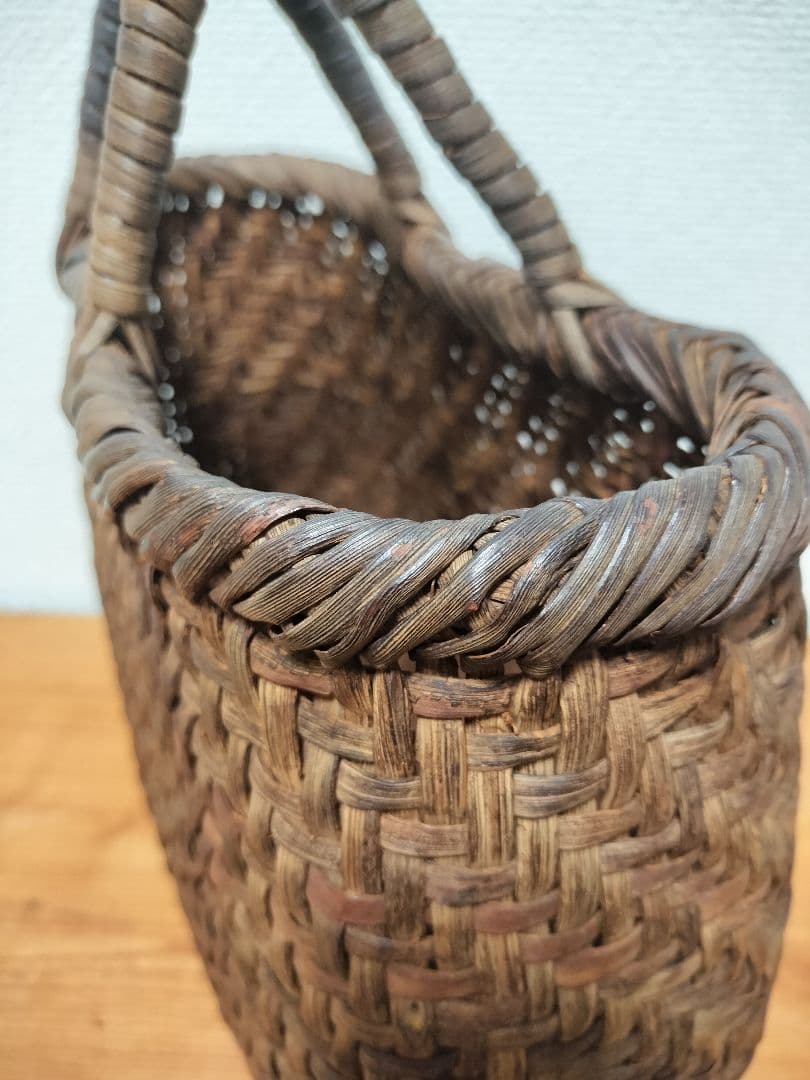 ブラウン編み込みかごバッグ