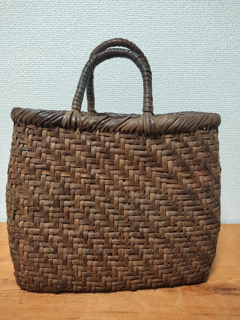 ブラウン編み込みかごバッグ