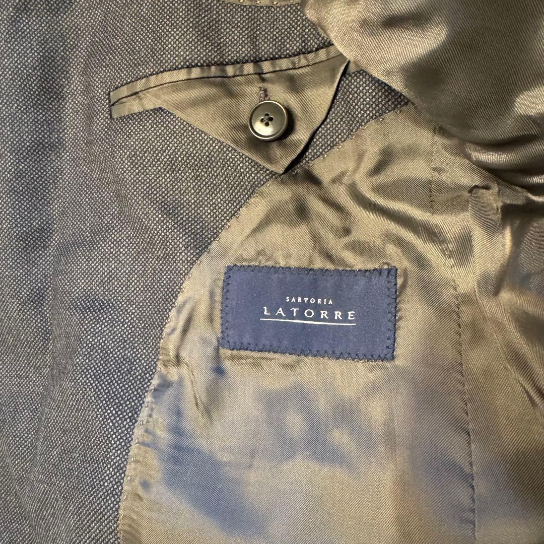 サルトリアラトーレ　スーツ　セットアップ　ブートニエール付　イタリア製