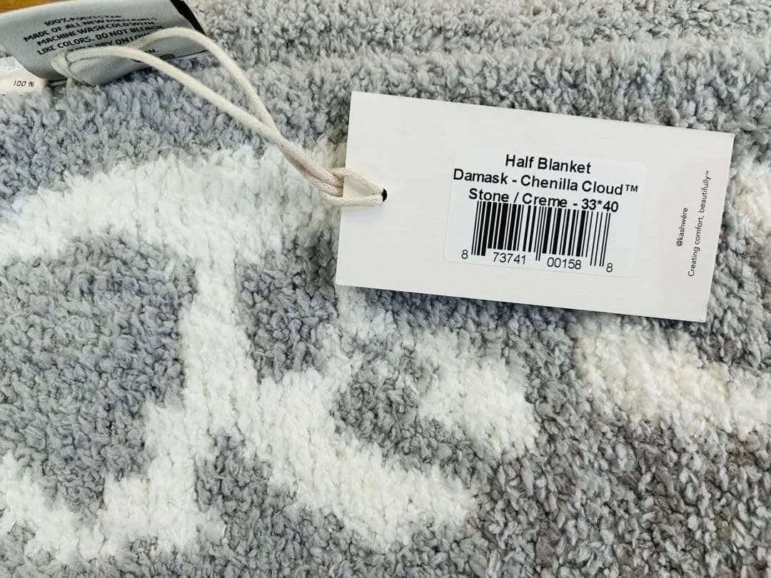 【新品】メルカリ最安値！！カシウエア ダマスク柄　ハーフブランケット