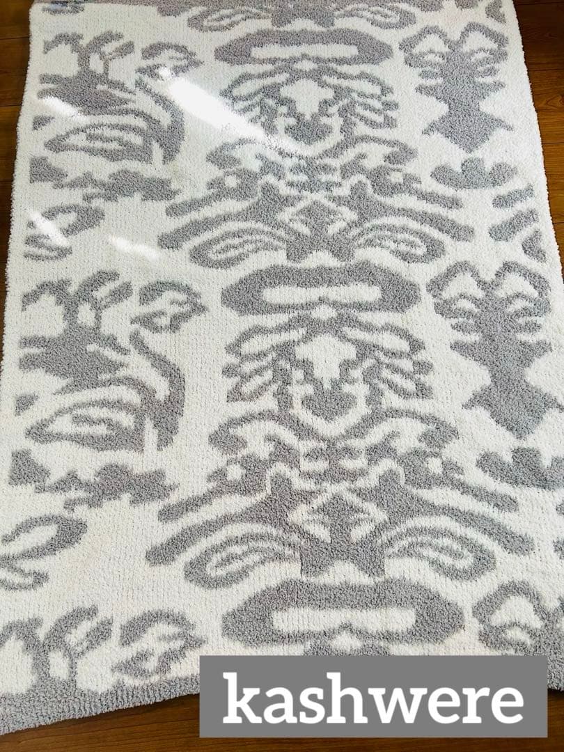 【新品】メルカリ最安値！！カシウエア ダマスク柄　ハーフブランケット