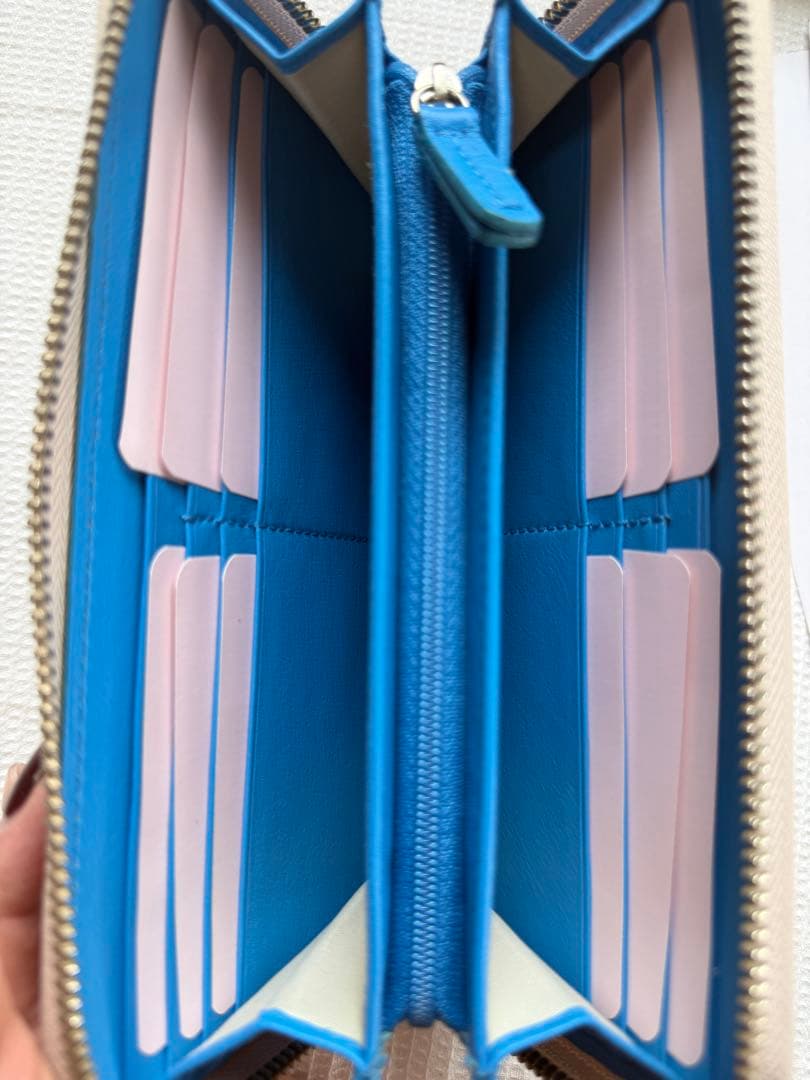 BREE ベージュと青の長財布