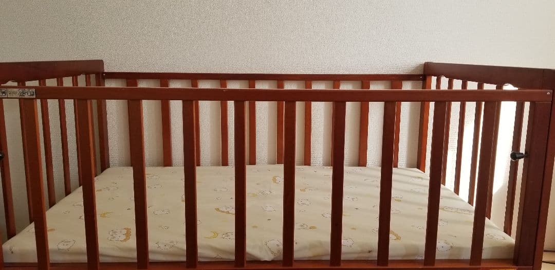 木製ベビーベッド