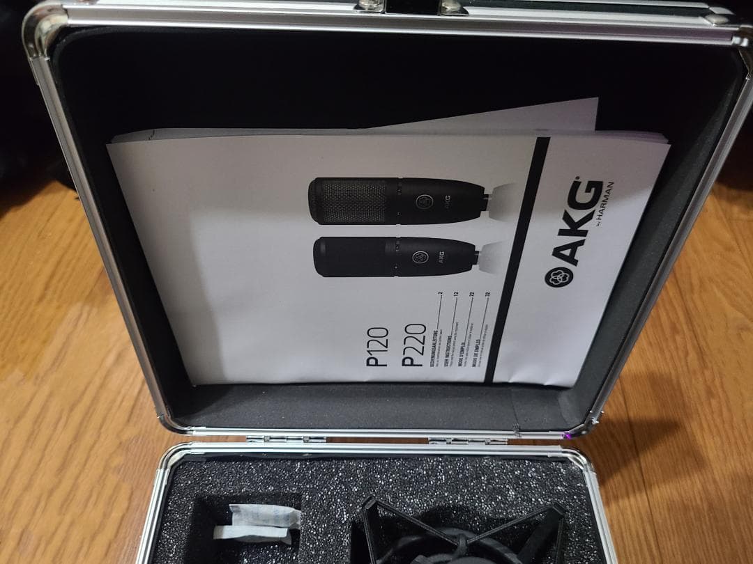 AKG P220 コンデンサーマイク 専用ケース付 ショックマウント付