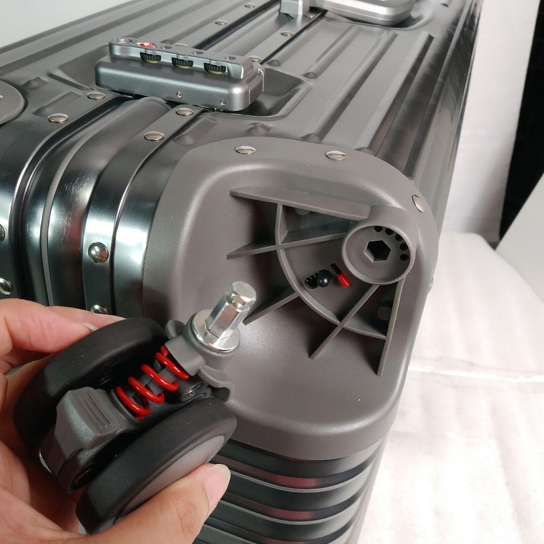 52　訳あり　着脱式タイヤ　オールアルミ製　スーツケース　ジオメ柄　ガンメタ