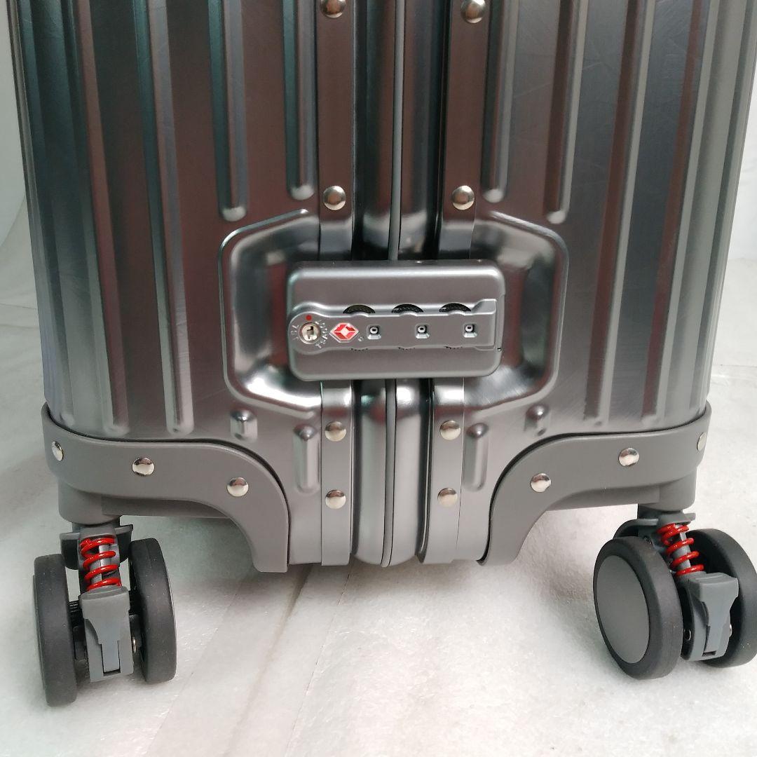 52　訳あり　着脱式タイヤ　オールアルミ製　スーツケース　ジオメ柄　ガンメタ