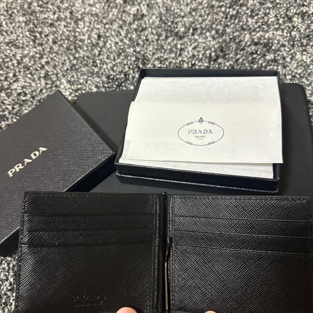 PRADA ブラック サフィアーノレザー マネークリップ　大人気商品