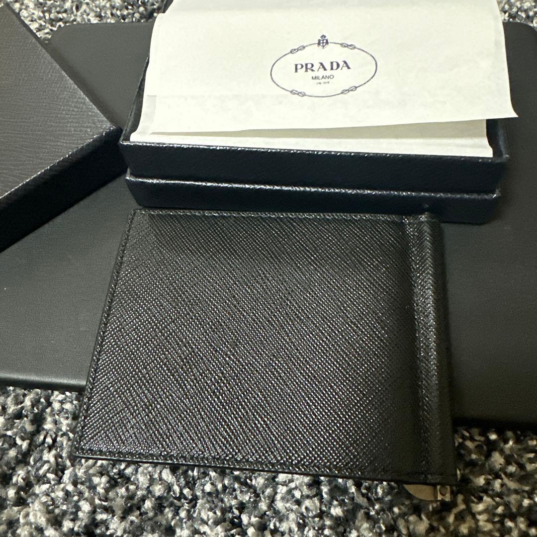 PRADA ブラック サフィアーノレザー マネークリップ　大人気商品