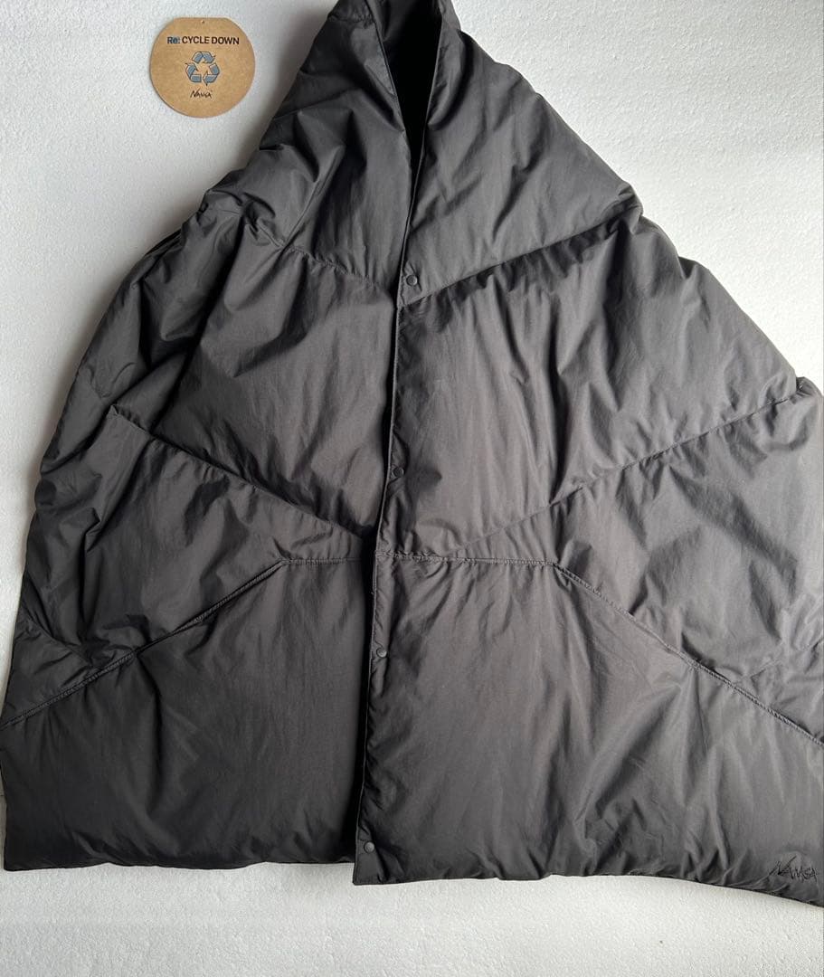 nestrobe購入ナンガ ダウンショール(ポンチョ)黒ポケット、スナップ付