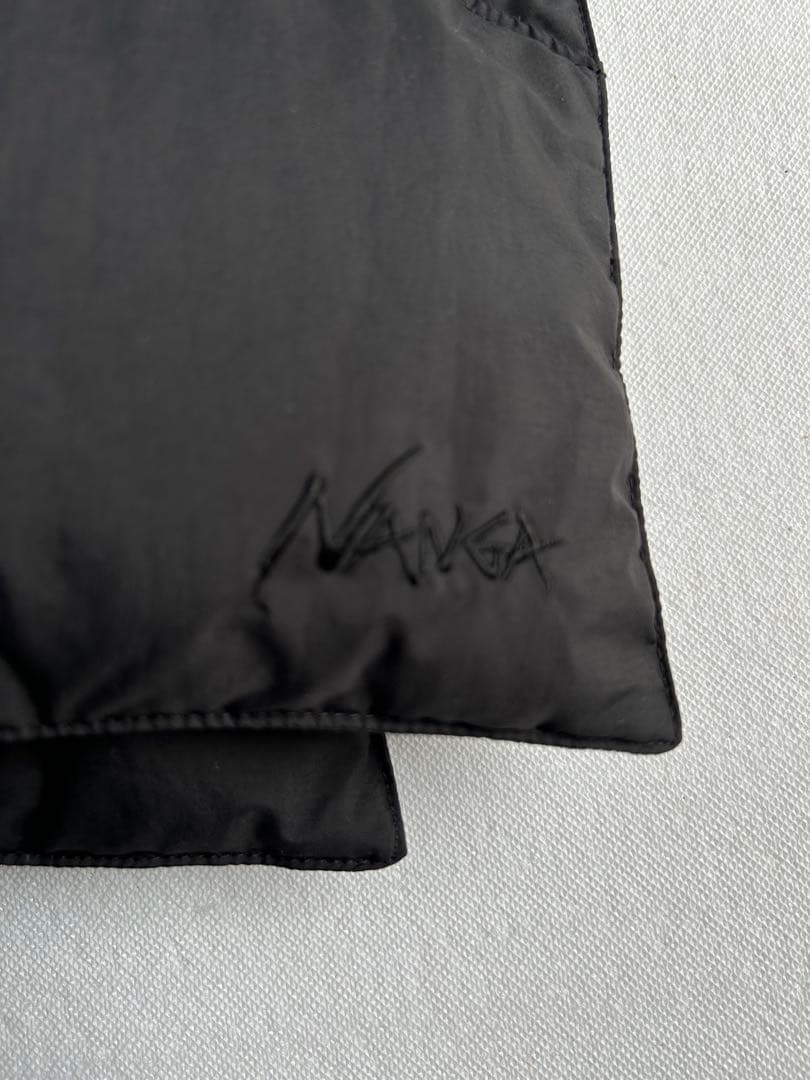 nestrobe購入ナンガ ダウンショール(ポンチョ)黒ポケット、スナップ付