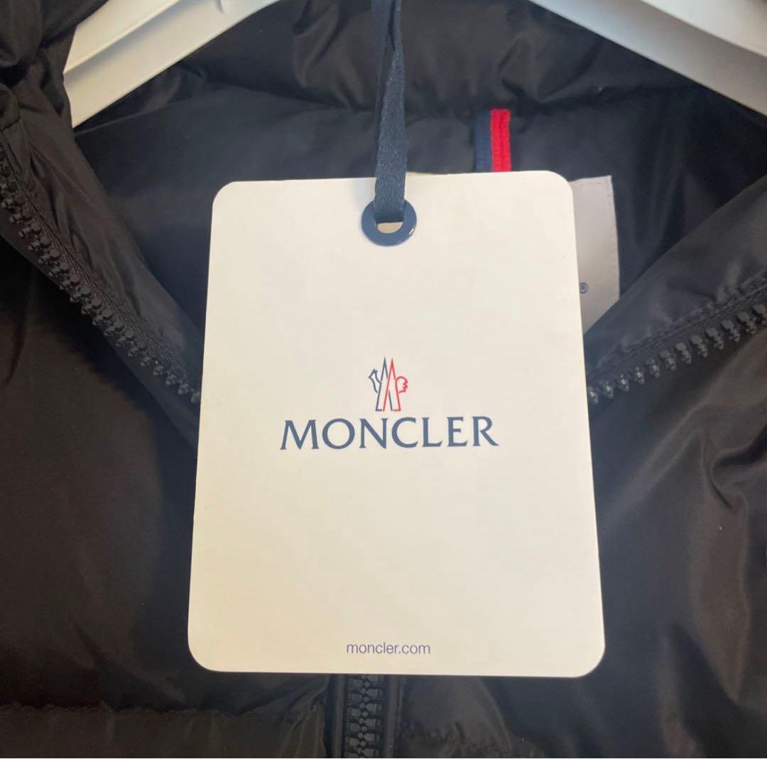 新品タグ付きモンクレール　GALLINULE ガリヌールフォックス　ダウンベスト