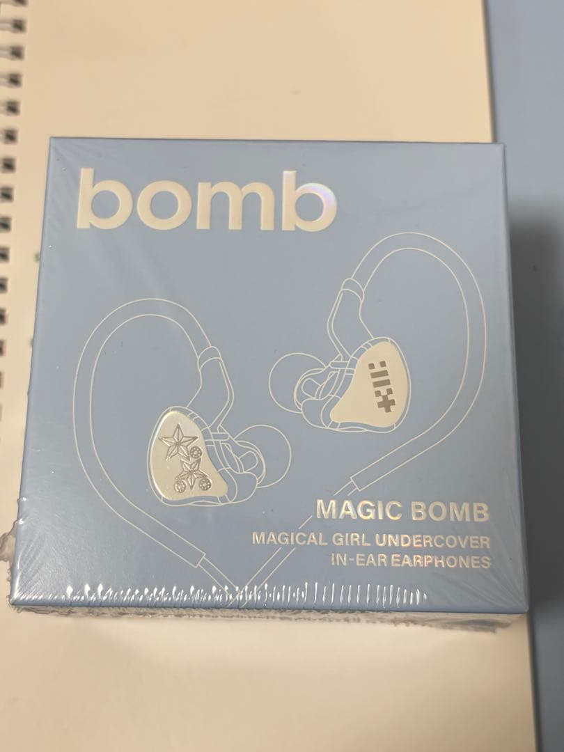 ILLIT bomb イヤフォン アルバム