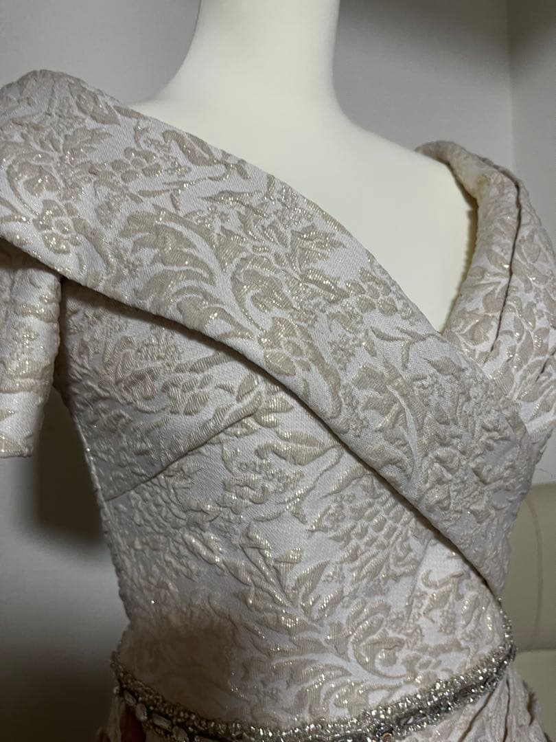 ゆ*こ様 上品TERANI シルバー オフショルダードレス