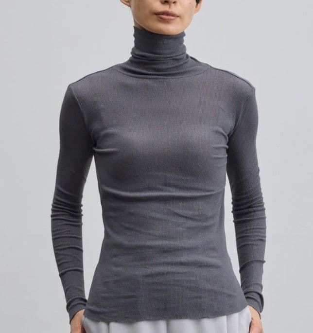 SOEJU カシミヤ混タートルネックカットソー　チャコール　Ｌサイズ