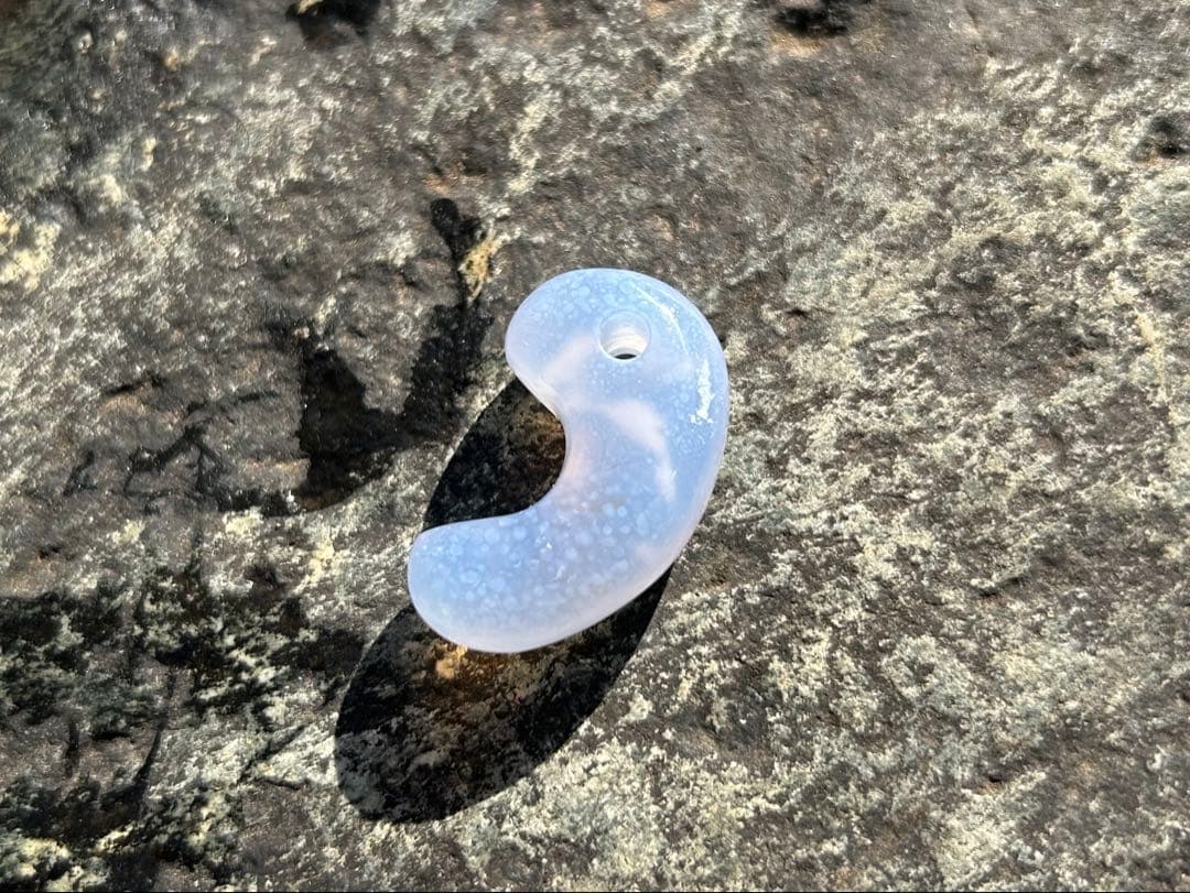 錦石　青メノウ勾玉