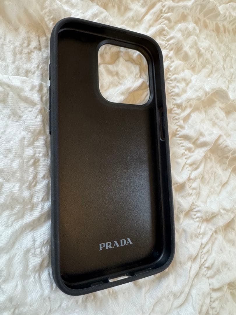 PRADA プラダ サフィアーノ トライアングル iPhone15Proケース