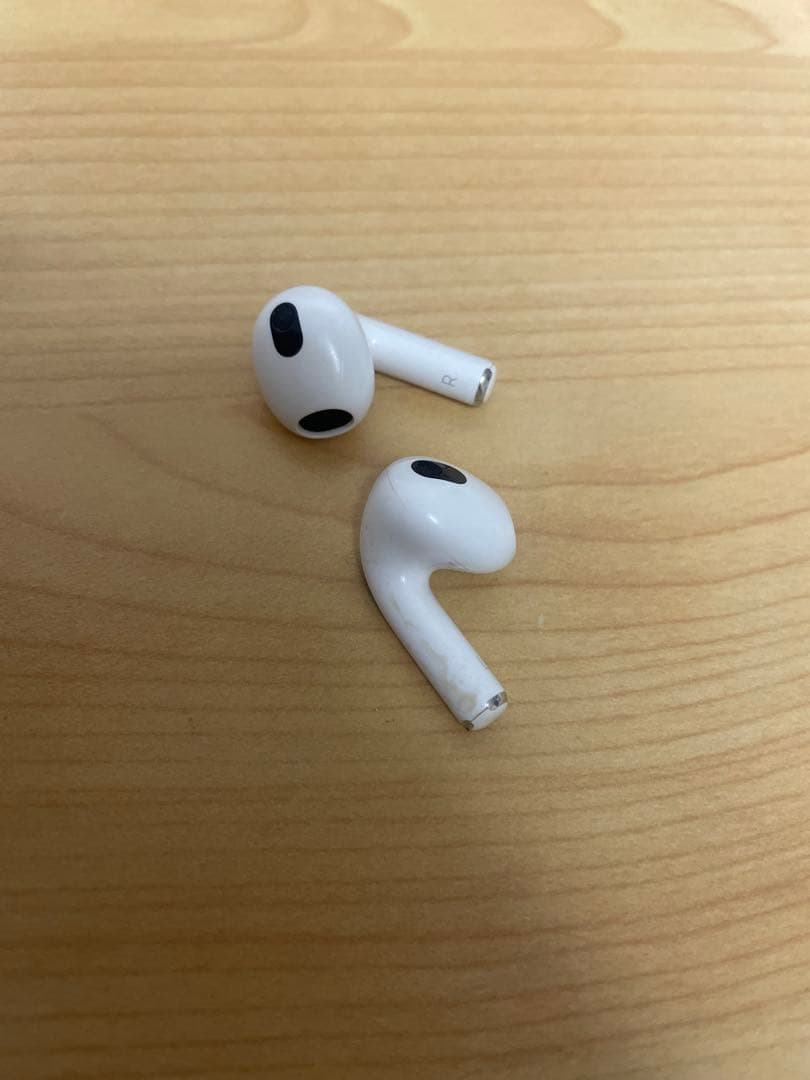 ブ*ゃ様 AirPods本体 第3世代　ホワイト 充電ケース付き