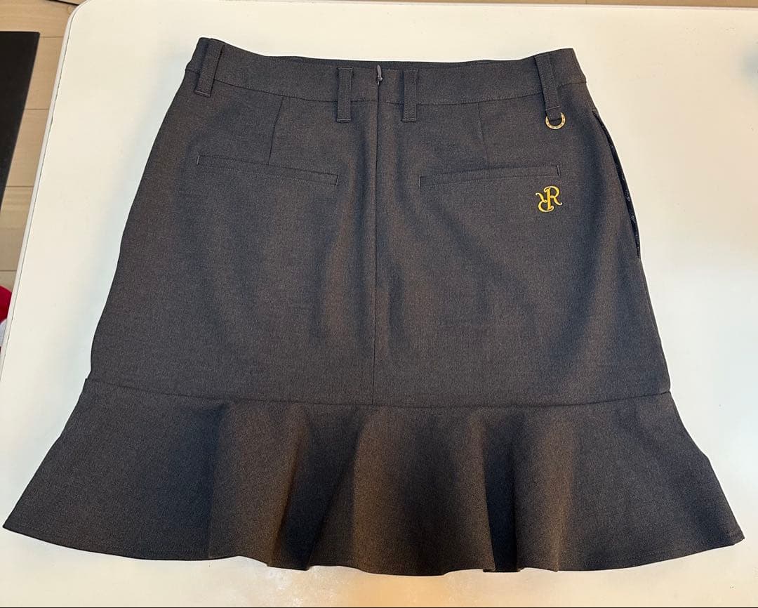 【美品】レザレクション ソフトサーモペプラムスカート (インナーパンツ付)