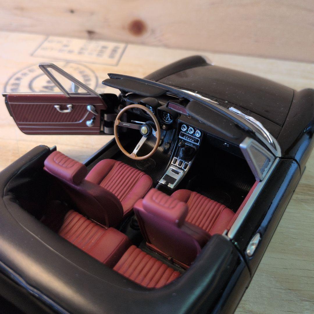 ミニカー ALFAROMEO 2000SPIDER 1970 1/18