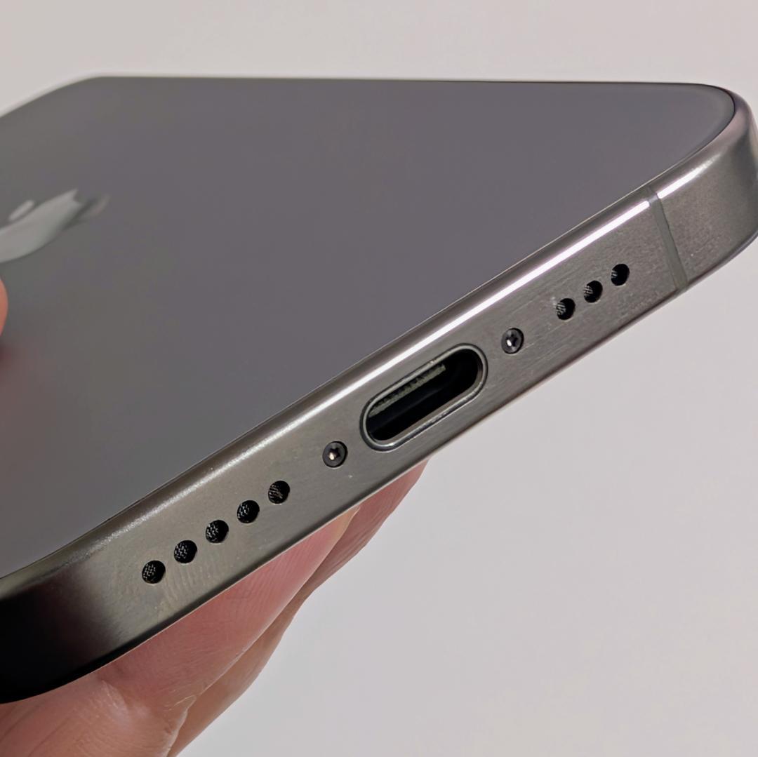 iPhone 15 Pro ナチュラルチタニウム 256GB SIMフリー