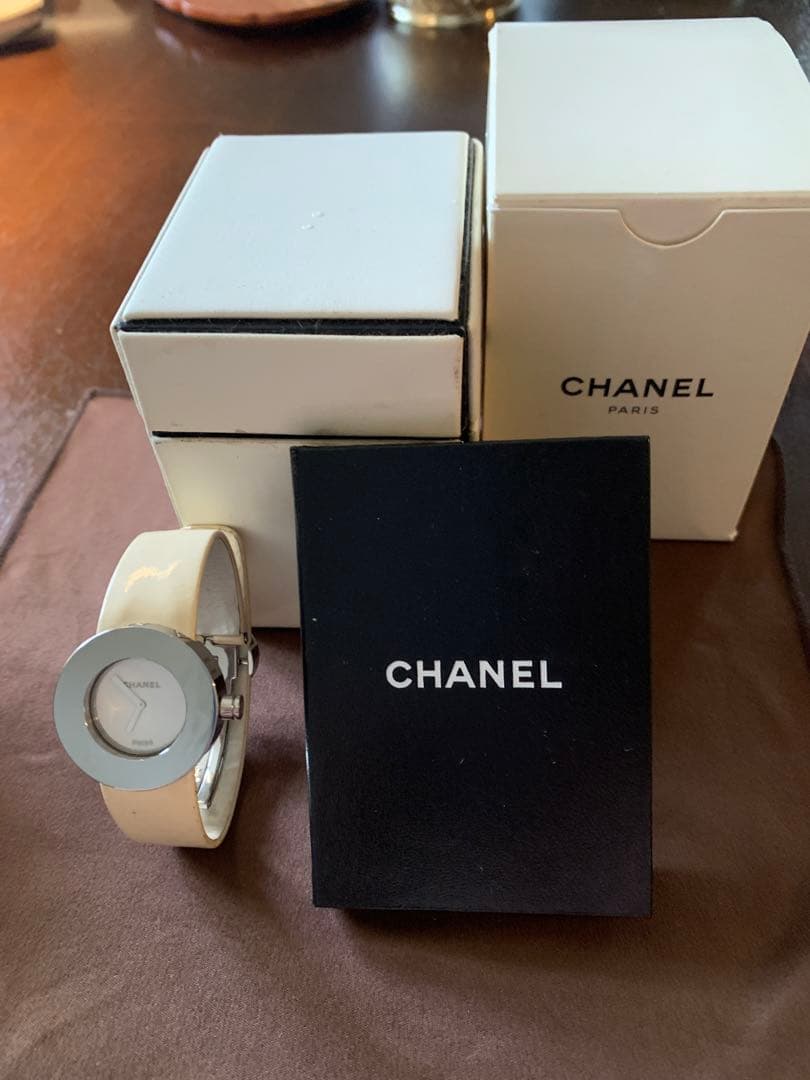 CHANEL シャネル時計　ラロンド　ホワイト