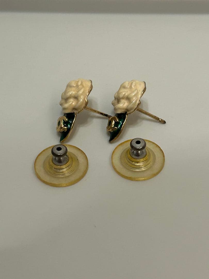 シャネル　カメリア　04A ゴールド　白薔薇　両耳