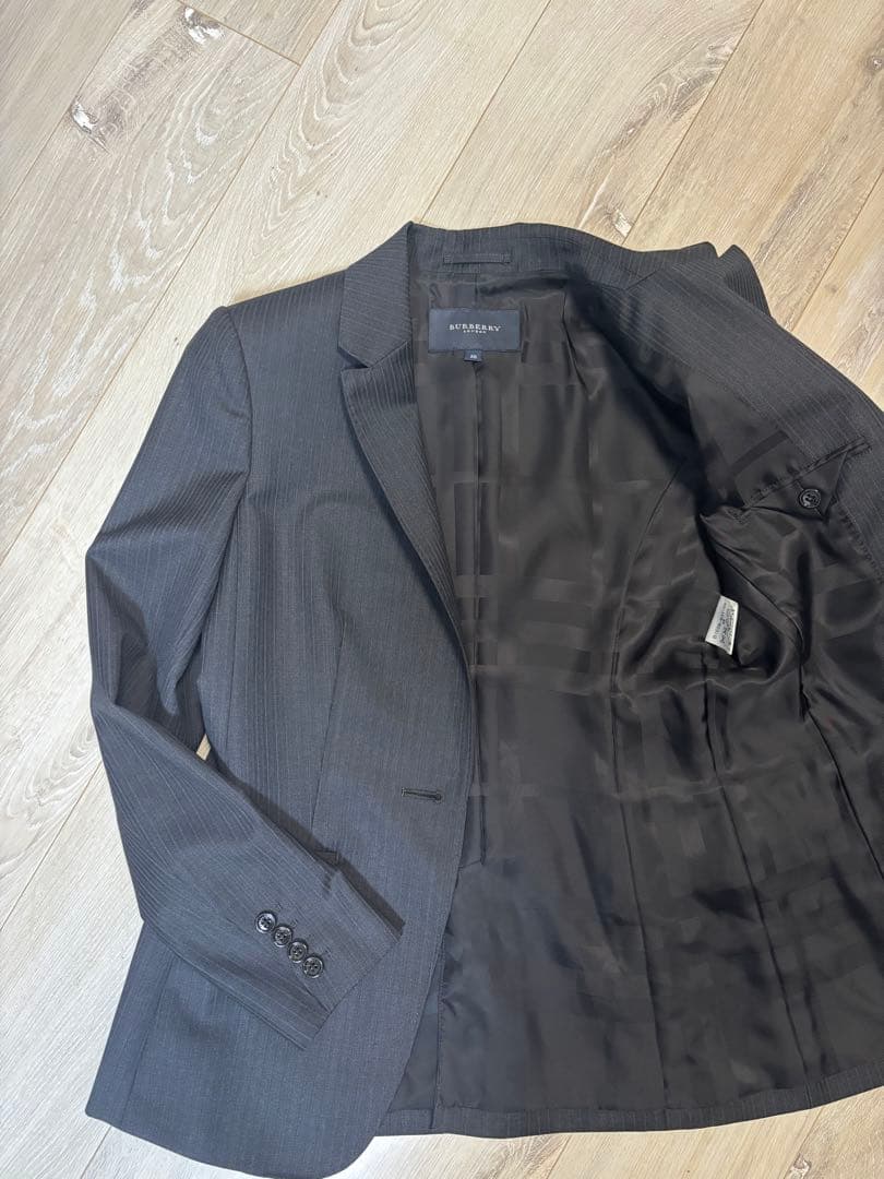 新品未使用⭐︎BURBERRY テーラードジャケット 38 ダークグレーストライプ
