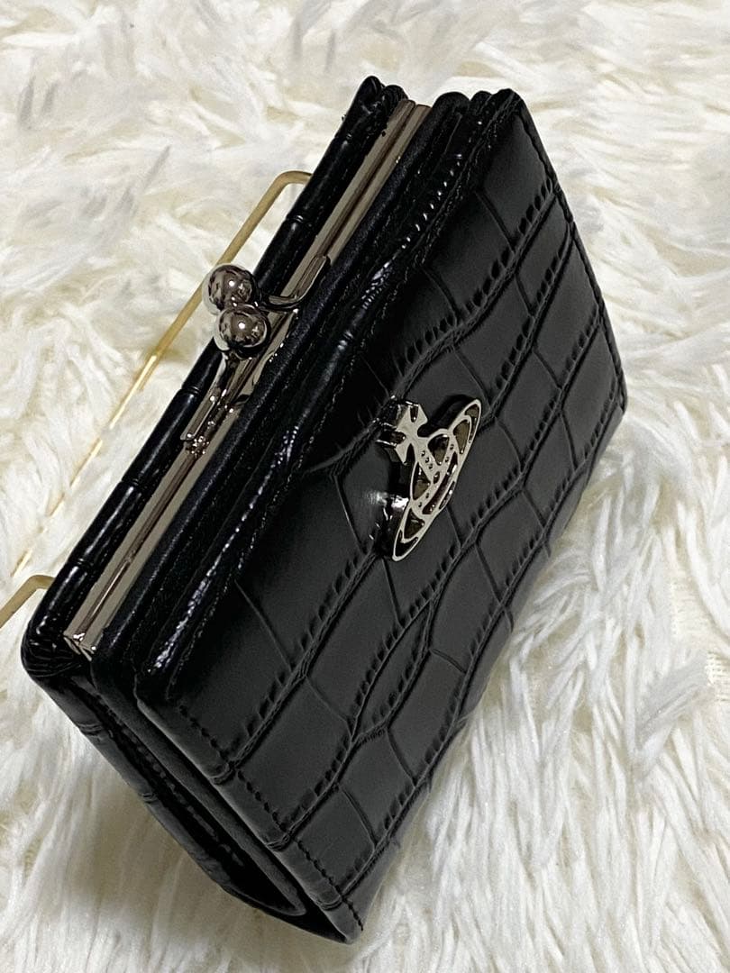 大人気⭐︎VivienneWestwoodヴィヴィアンウエストウッド 二つ折財布
