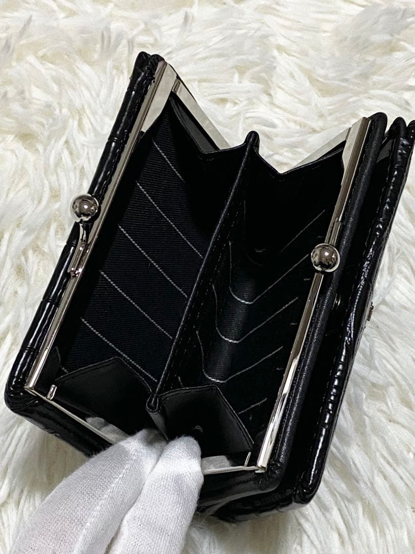 大人気⭐︎VivienneWestwoodヴィヴィアンウエストウッド 二つ折財布
