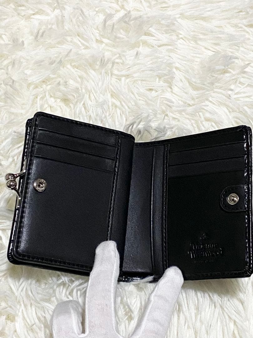 大人気⭐︎VivienneWestwoodヴィヴィアンウエストウッド 二つ折財布