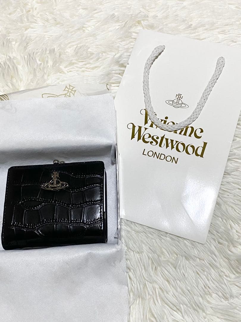 大人気⭐︎VivienneWestwoodヴィヴィアンウエストウッド 二つ折財布