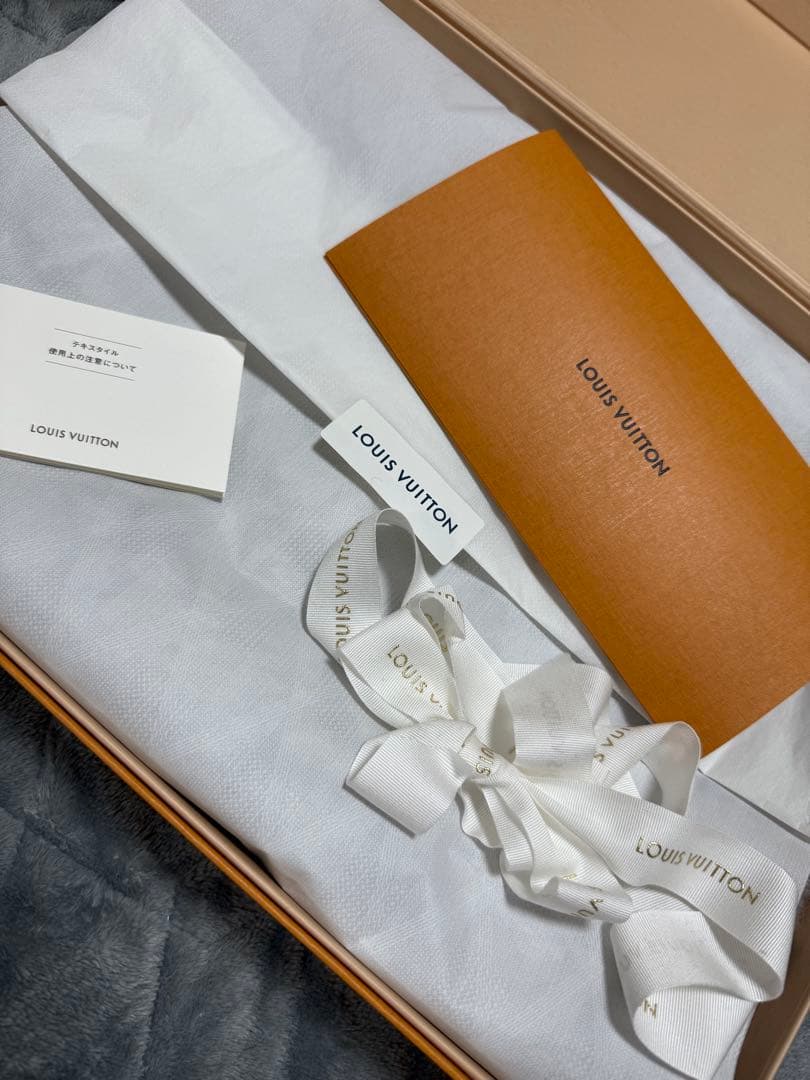 まさや LOUIS VUITTON ロゴマニア・マフラー グレー