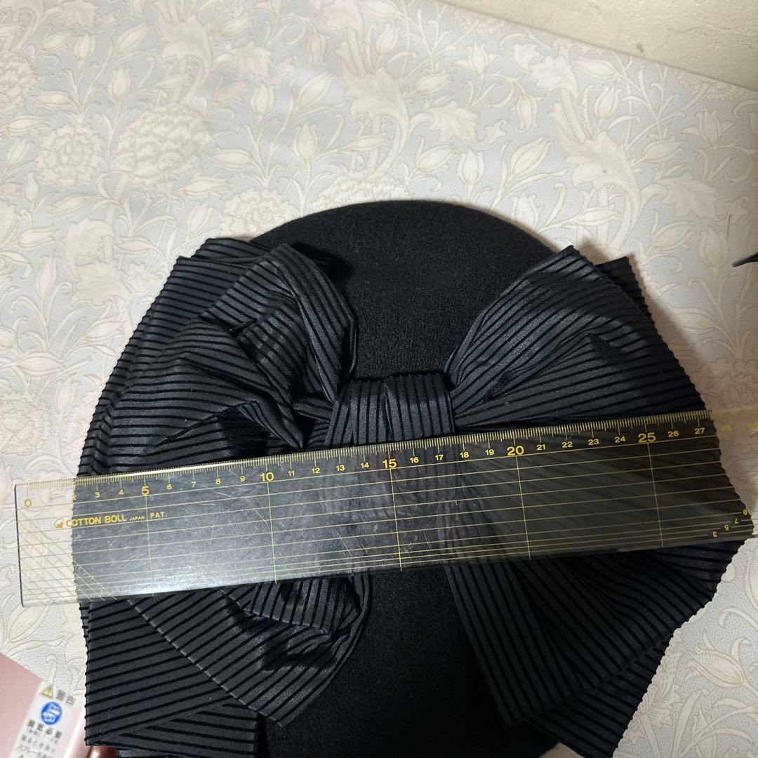 カシラ黒いリボン付きベレー帽