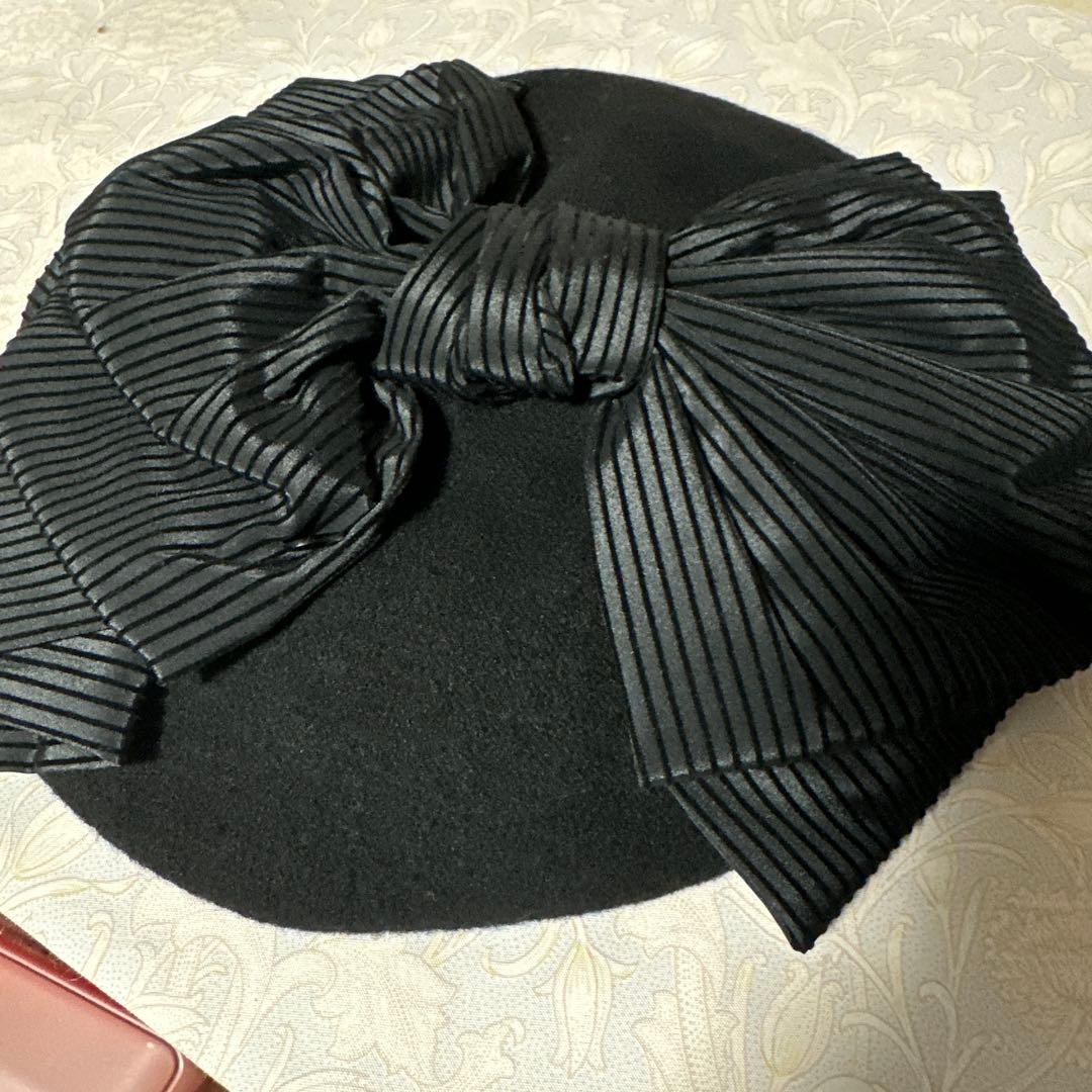 カシラ黒いリボン付きベレー帽