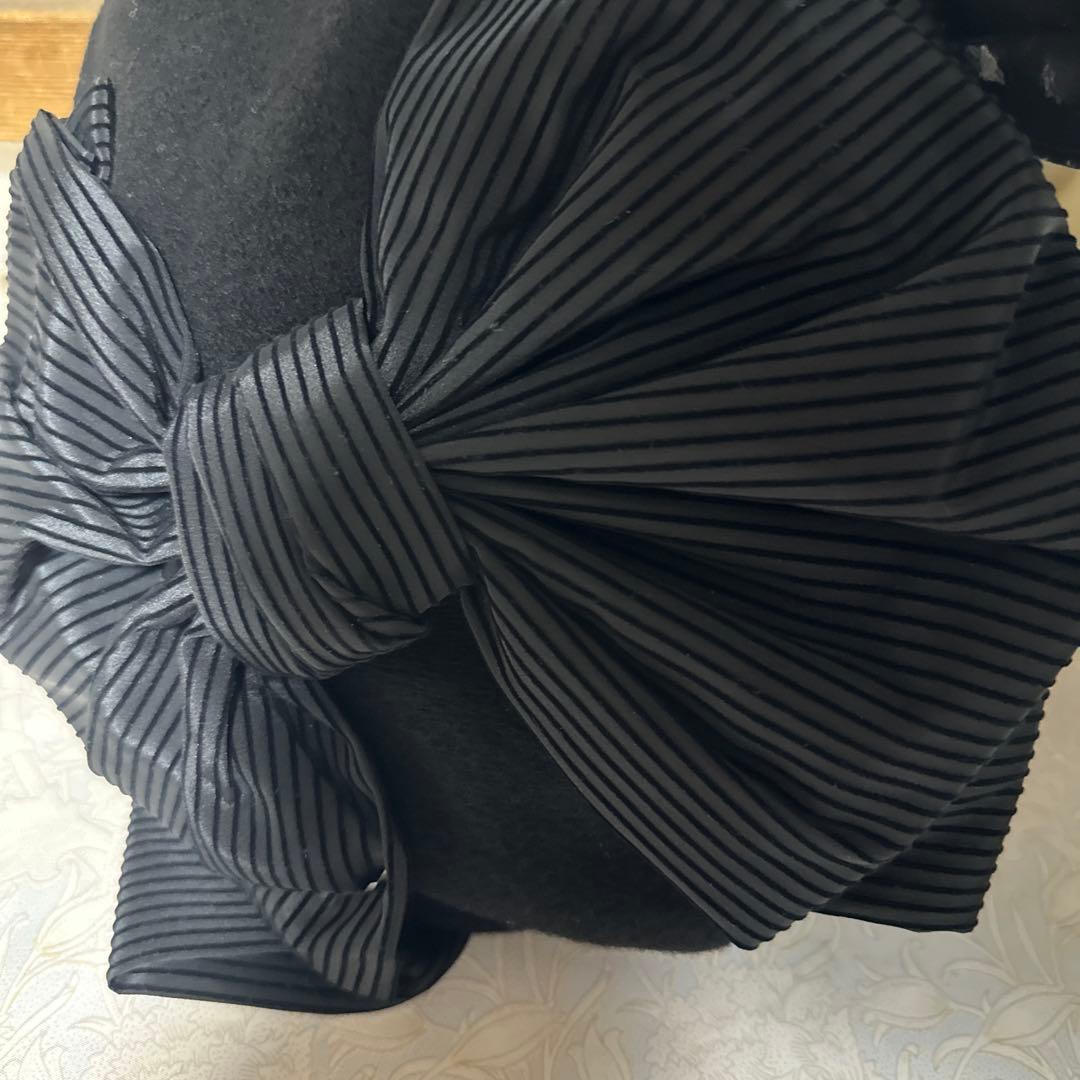 カシラ黒いリボン付きベレー帽