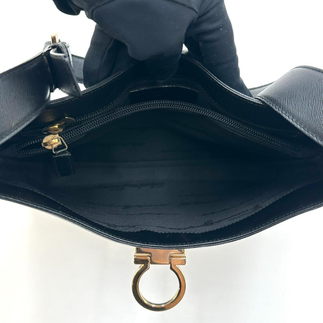 サルヴァトーレフェラガモ ガンチーニ ワンショルダーバッグ 黒 ゴールド金具