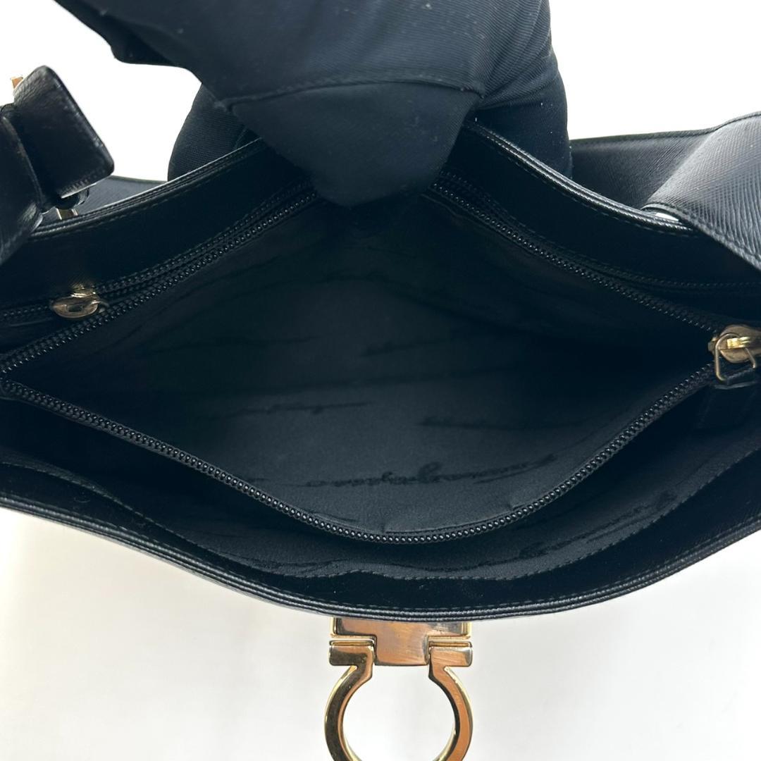 サルヴァトーレフェラガモ ガンチーニ ワンショルダーバッグ 黒 ゴールド金具