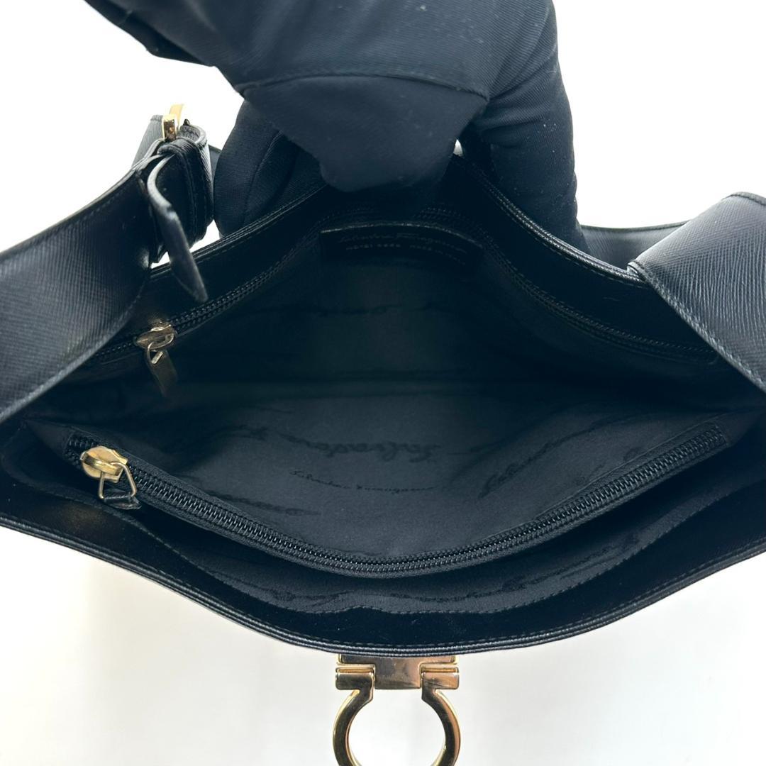 サルヴァトーレフェラガモ ガンチーニ ワンショルダーバッグ 黒 ゴールド金具