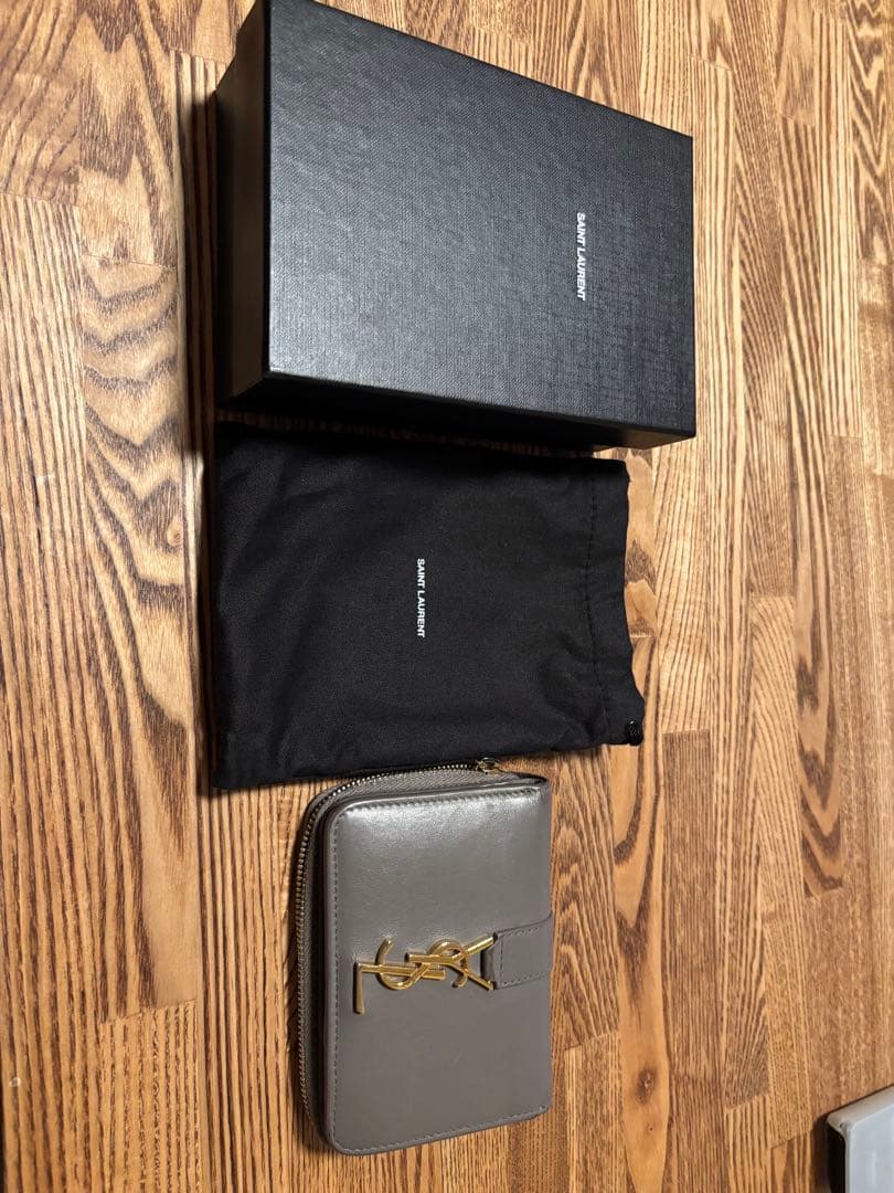 R*T様 サンローラン 財布 グレージュ