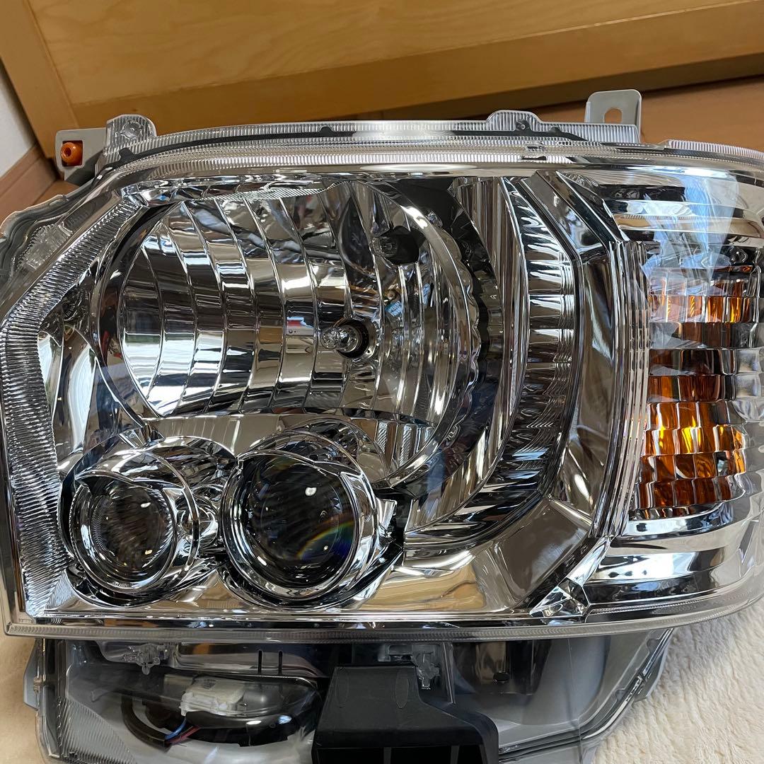 dm12kc  5型ハイエース新車外しLEDベッドライト左右セット