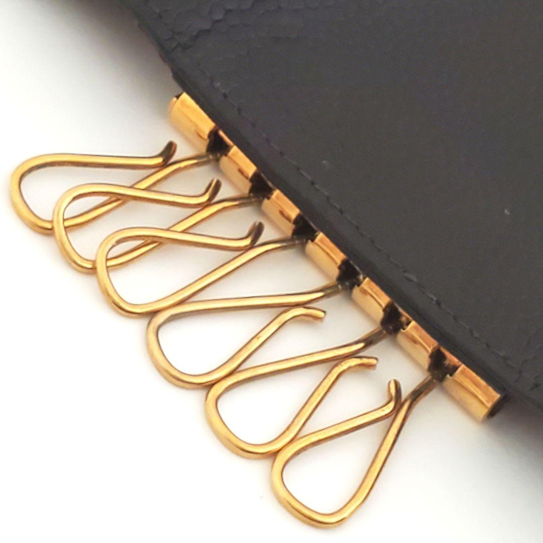 【美品】シャネル エンボスCOCOキャビアスキン 6連キーケース 黒〈K-013