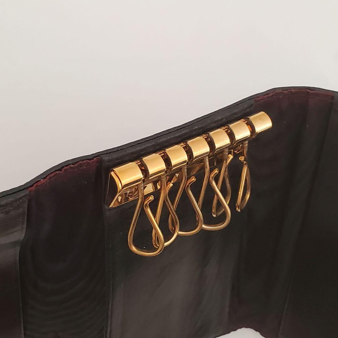 【美品】シャネル エンボスCOCOキャビアスキン 6連キーケース 黒〈K-013