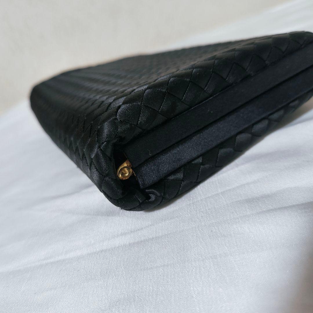 ボッテガヴェネタ イントレチャート クラッチバッグ ブラック サテン