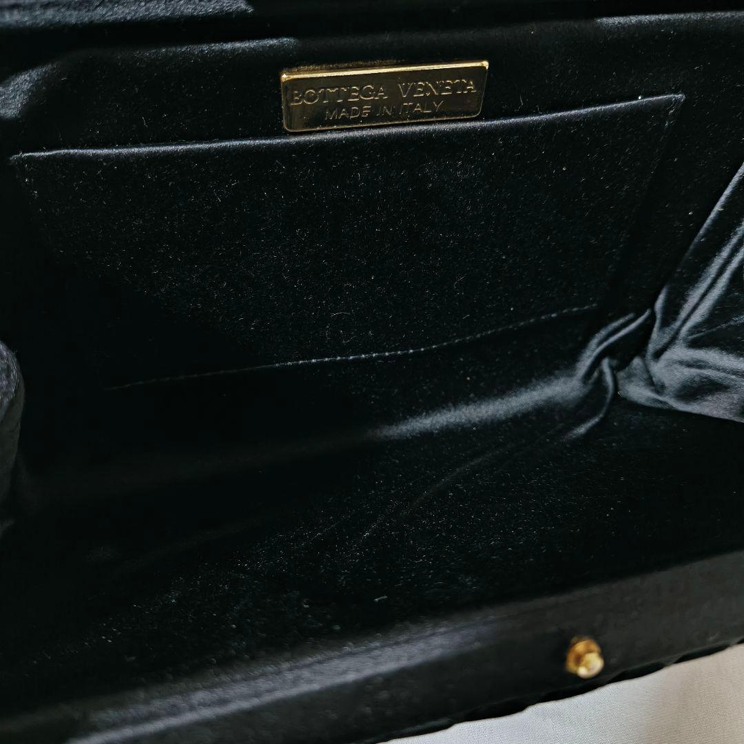 ボッテガヴェネタ イントレチャート クラッチバッグ ブラック サテン
