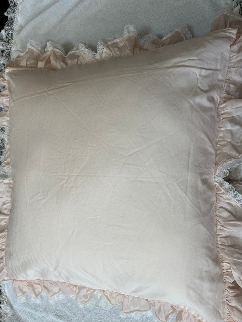 さえら　未使用品　ヒスクローネ　クッションカバーのみ　45×45