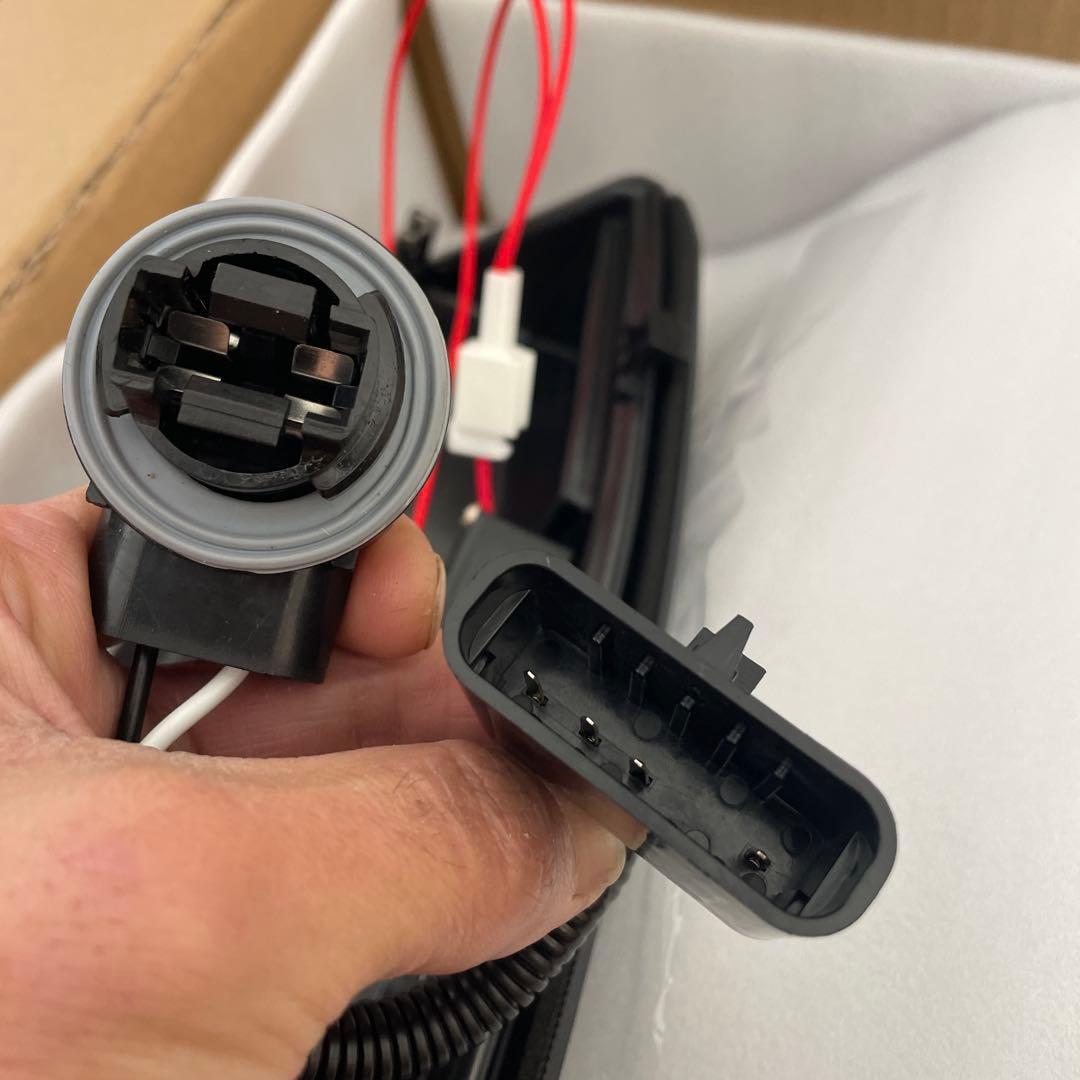 シボレー 〜y1999 サバーバン タホ C1500 C/K テールランプ新品