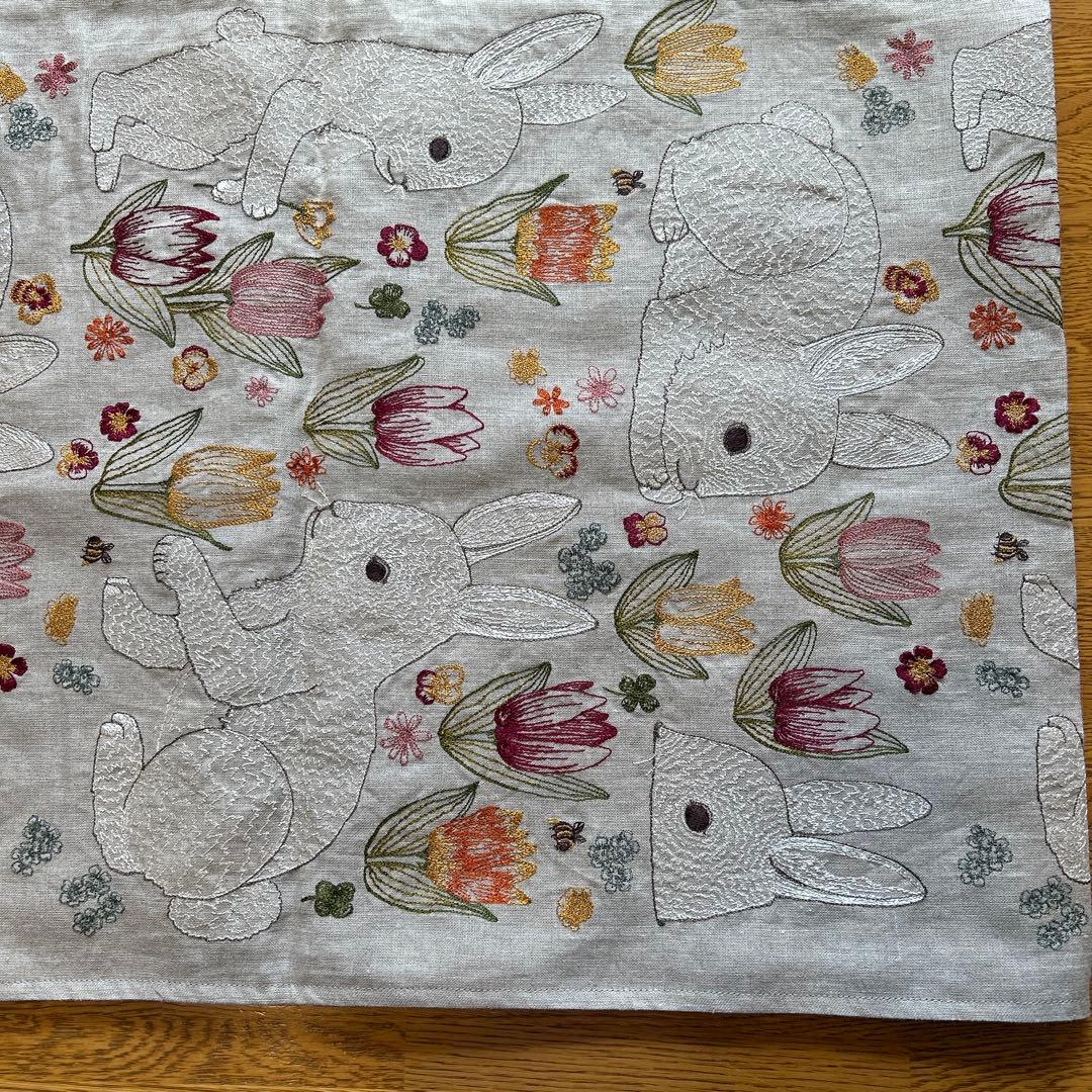 コーラル&タスク Coral&Tusk ウサギのテーブルランナー　新品