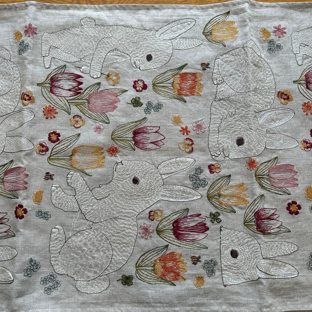 コーラル&タスク Coral&Tusk ウサギのテーブルランナー　新品