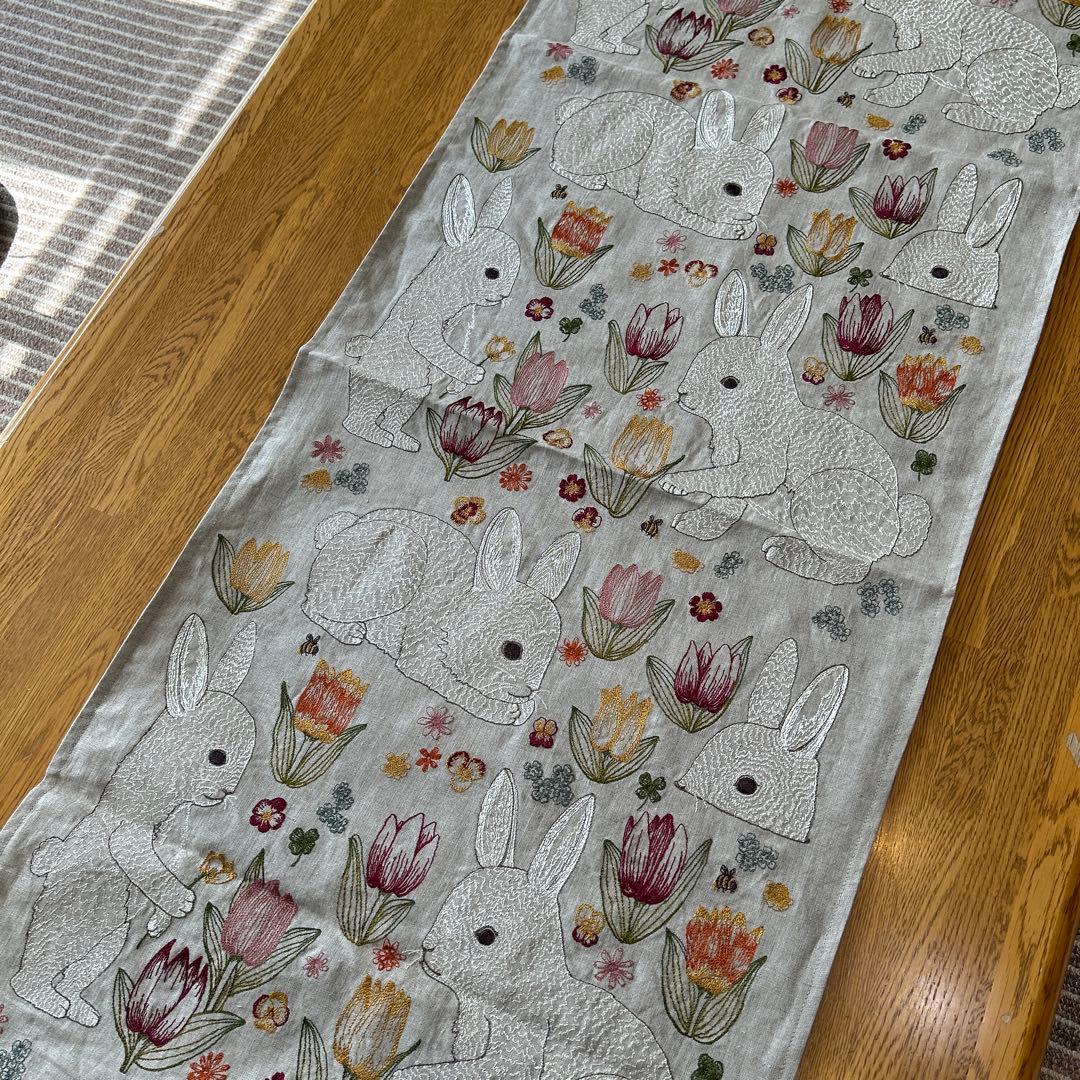 コーラル&タスク Coral&Tusk ウサギのテーブルランナー　新品